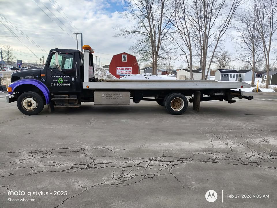 Image of vehicle on towtruck